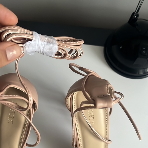 Nude Heels! Size 7 - Super cute and easy to wear ✨ - Picture 5 of 6